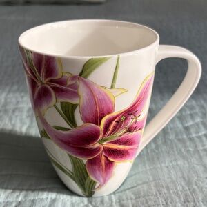 Fine Bone China Mug with delicate pink Lilies and green leaves. New, Valentines